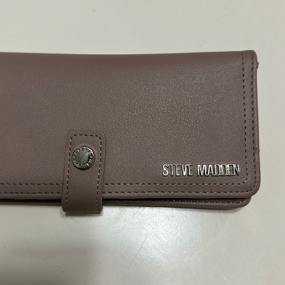 Steve Madden Wallet - Picture 5 of 5